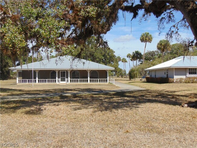 Building Photo - 1092 Riverbend Dr