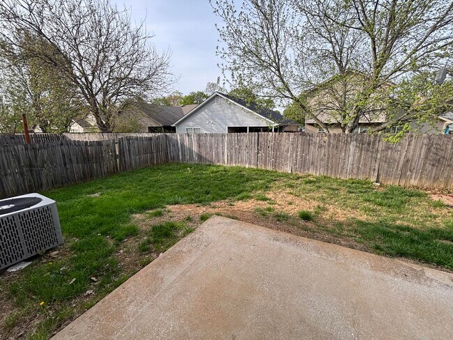 Building Photo - 2601 Buck Ln