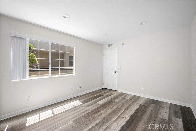 Building Photo - 5565 Canoga Ave
