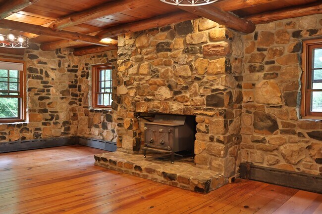 Building Photo - 980 Mine Rd