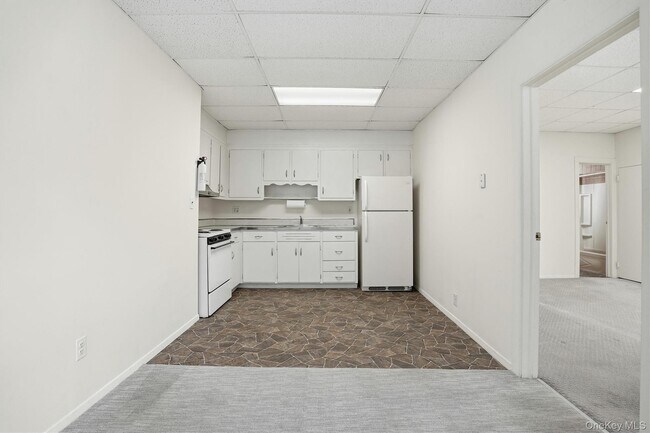 Building Photo - 221 Lake Ave S