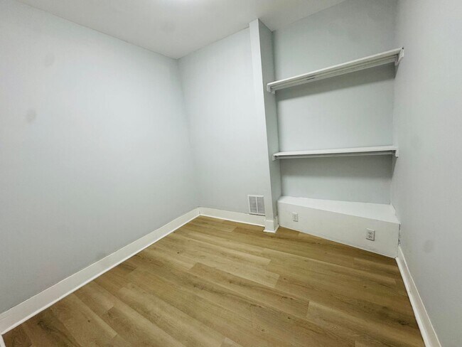 Building Photo - 2527 N 32nd St