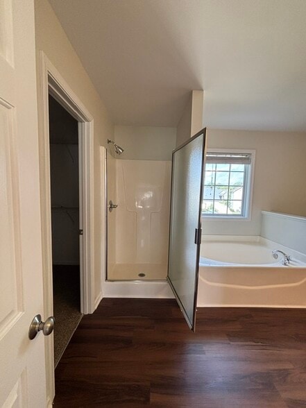 Building Photo - 4427 Parkcrest Cir