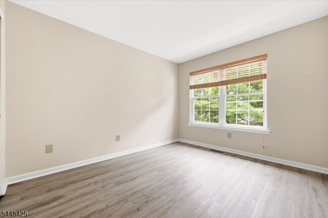 Building Photo - 604 Knollwood Ct