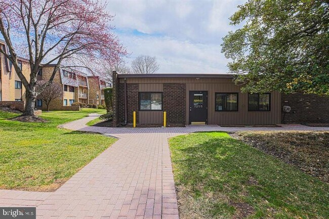 Building Photo - 14 Stonehenge Cir