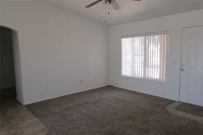 Building Photo - 2402 Prickly Pear Dr
