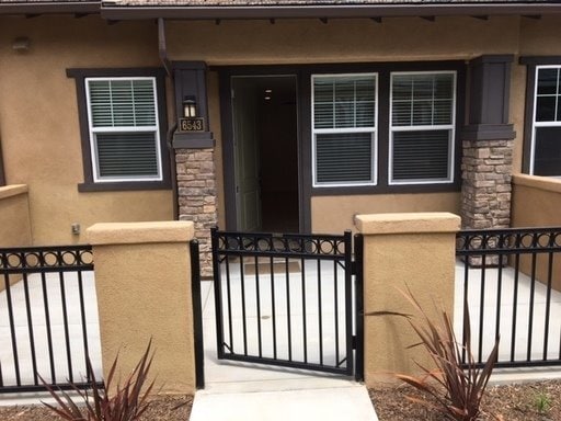 Building Photo - 3 Bedroom Townhome in Goleta