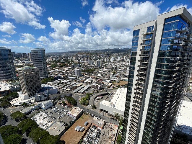 Building Photo - 1391 Kapiolani Blvd