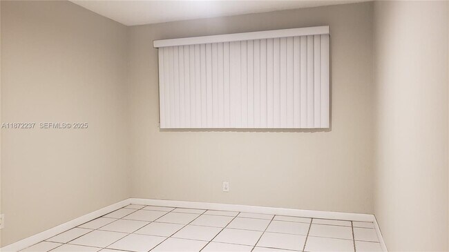 Building Photo - 1940 NE 31st Ct