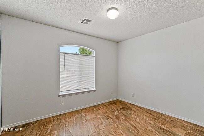 Building Photo - 14336 Desert Sage Dr