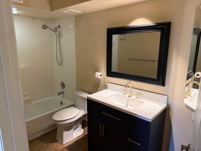 Building Photo - 10123 Caoba St