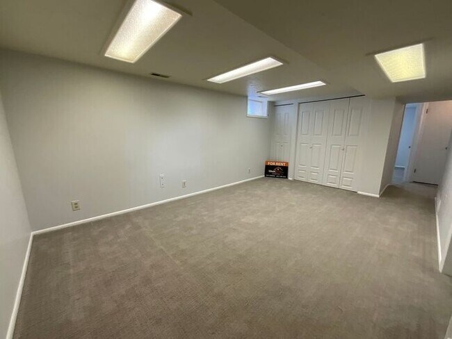 Building Photo - 4 Bedroom 2 Bath 2 Car Garage Home- Dog Friendly and RV parking.