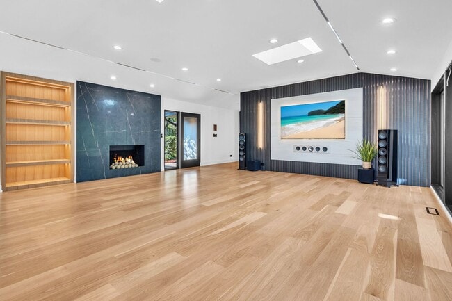 Building Photo - 623 Echo Ln