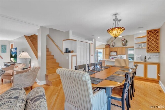 Building Photo - 29 Monroe St