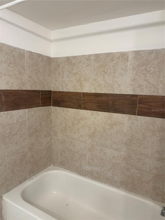 Building Photo - 1924 Lake Atriums Cir