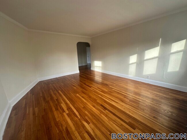 Building Photo - 2045 Commonwealth Ave