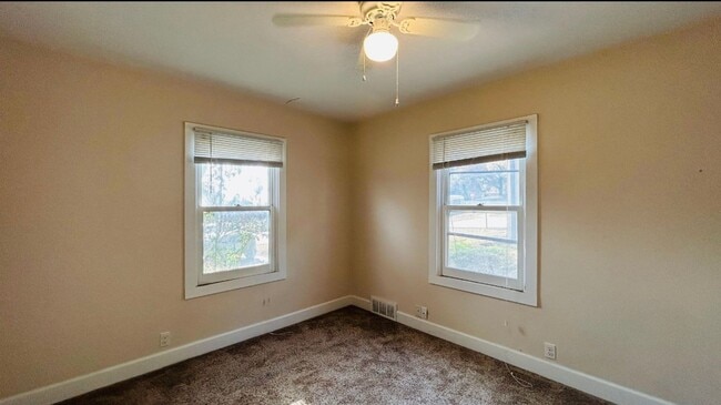 Building Photo - COMING SOON! Charming 2-Bedroom 1 Bathroom Home in Bellevue