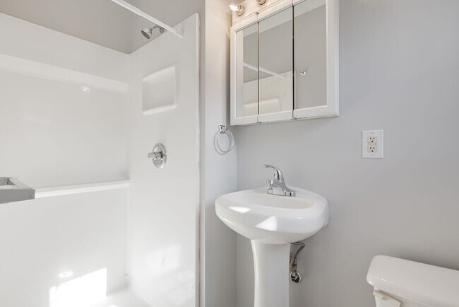 Building Photo - Modest East Asheville 3-Bedroom with Garage & Fenced-In Backyard