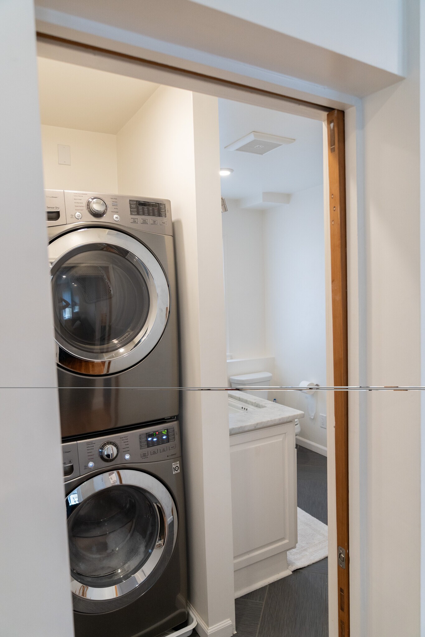 En Suite Washer/Dryer - 9 Tyler St
