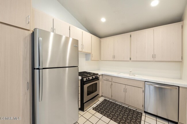 Building Photo - 31552 Agoura Rd