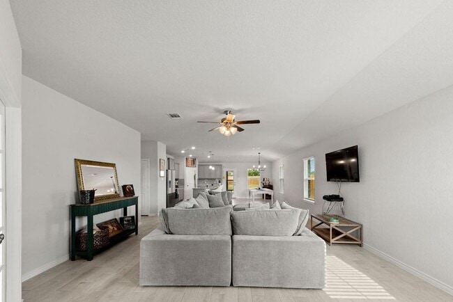 Building Photo - 213 Gauge Rd