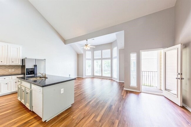 Building Photo - 1247 W 17th St