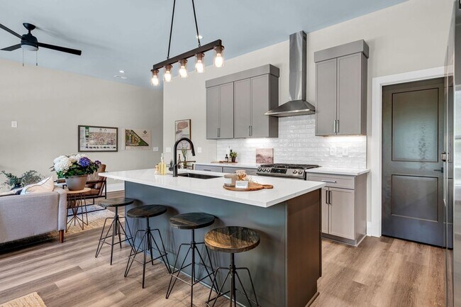 Building Photo - 1002 Noble Lp