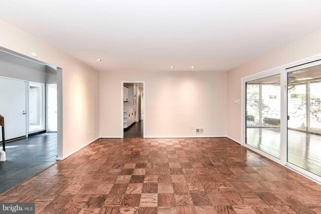 Building Photo - 3318 Mantua Dr