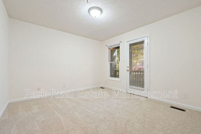 Building Photo - 121 Westview Dr