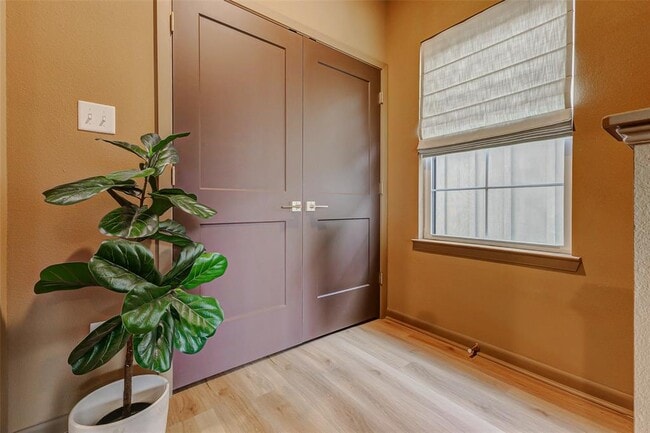 Building Photo - 302 W 31st St