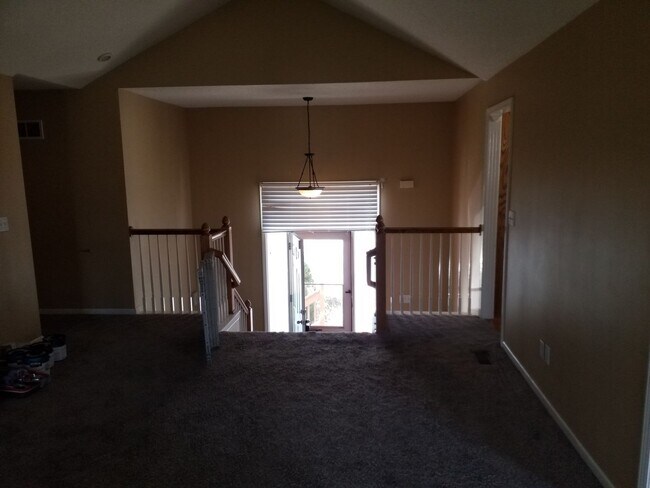 Building Photo - AVAILABLE NOW! Beautiful LARGE 4 BD 3 BTH ...