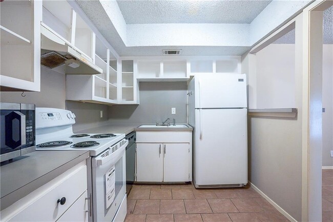 Building Photo - 9104 Quail Creek Dr