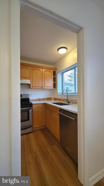 Building Photo - 10636 Montrose Ave