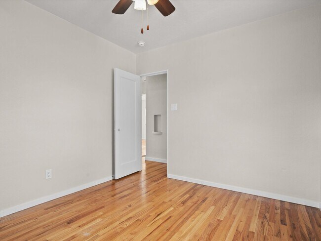 Building Photo - Remodeled Midtown Bungalow