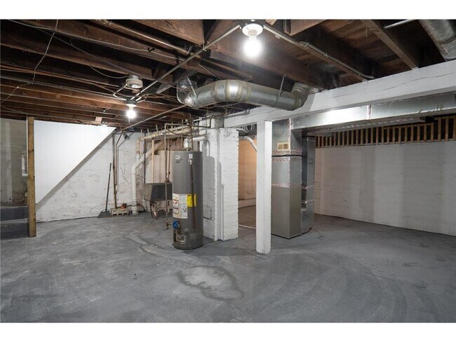 Building Photo - 188 Wyoming St E