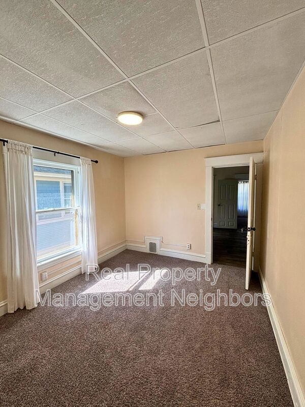Building Photo - 216 Lafayette Ave NE