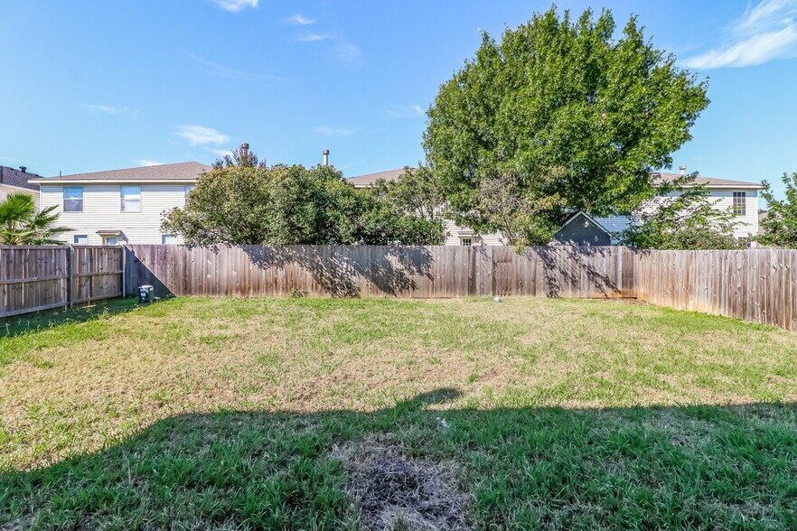 Building Photo - 8728 Polo Dr