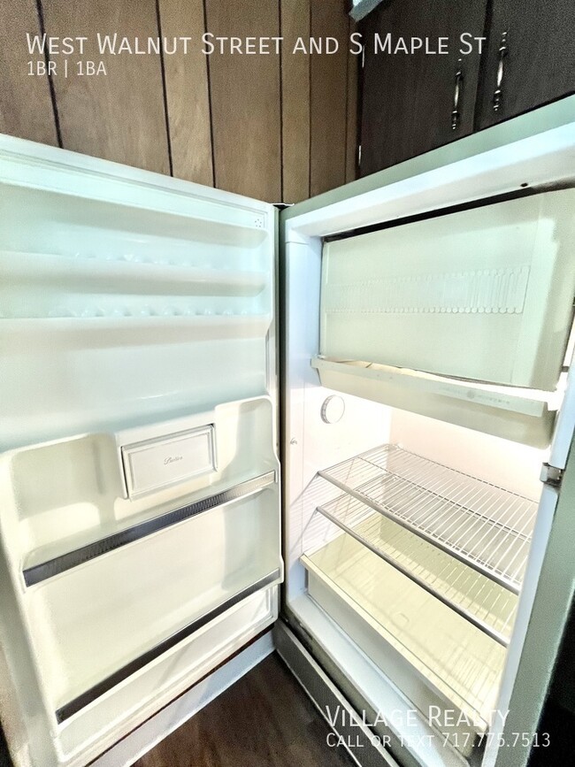 Building Photo - 86 W Walnut St