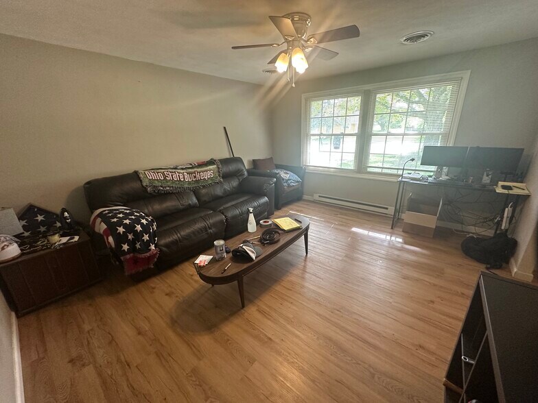 Building Photo - 710 Robindale Dr