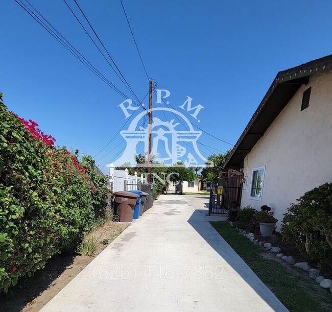 Building Photo - Charming 1-Bedroom Back House in El Monte,...