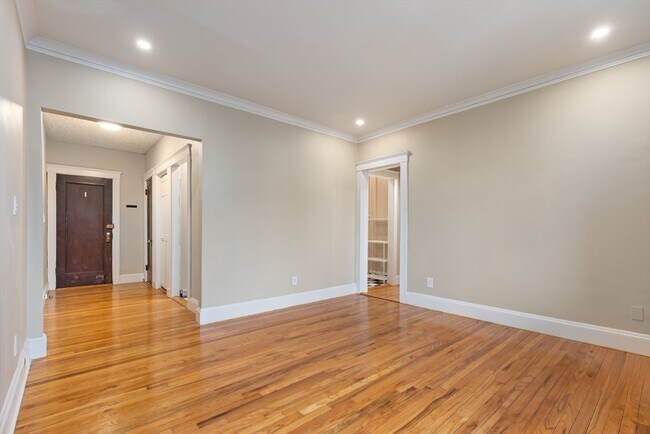 Building Photo - 2035 Commonwealth Ave
