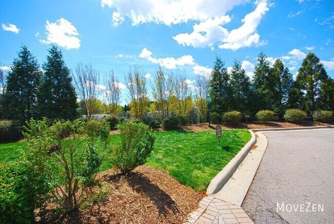 Building Photo - 710 Independence Pl