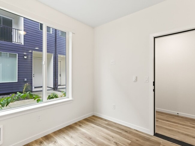 Building Photo - Vancouver Townhouses