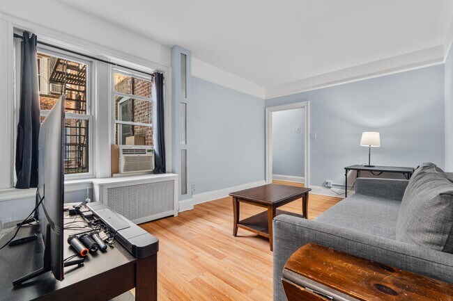 Building Photo - 122 W 39th St