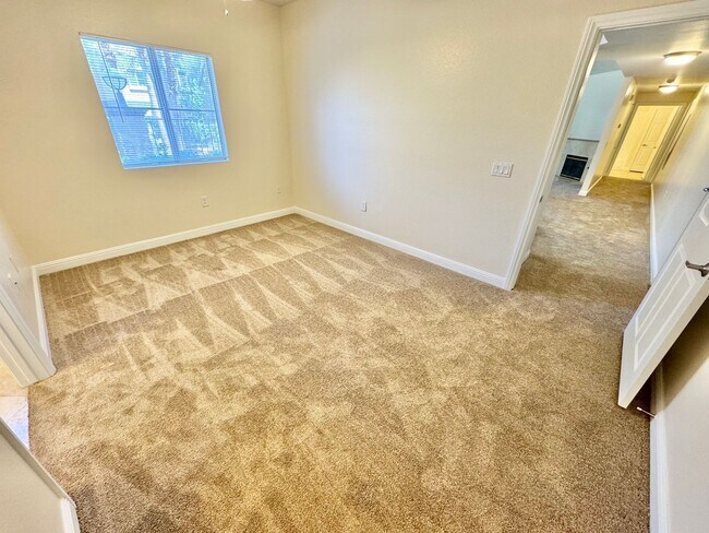 Building Photo - Inviting Condo with Open Floor Plan in Southwest Las Vegas