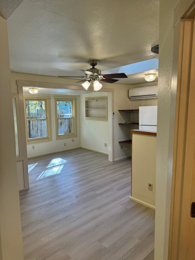 Building Photo - Newly remodeled, adorable, CREEK FRONT, Du...