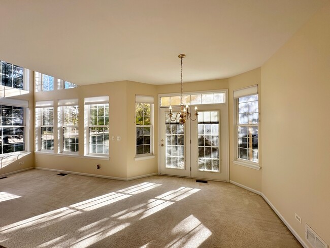 Building Photo - 2955 Talaga Dr