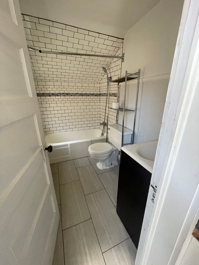 Building Photo - Beautiful Avenues Studio Apartment in Salt Lake City!