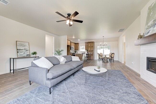 Building Photo - Brand New Home In Noble!