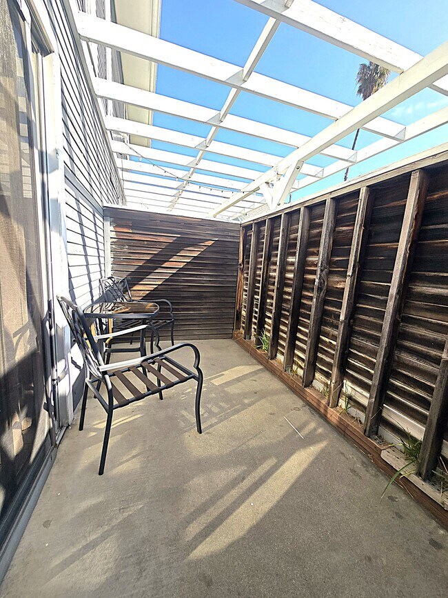 Building Photo - 123 E Bennett Ave